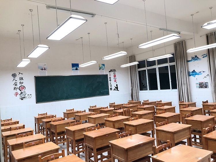 貴陽市觀山湖區(qū)第一高級中學(xué)護眼教室燈改造后